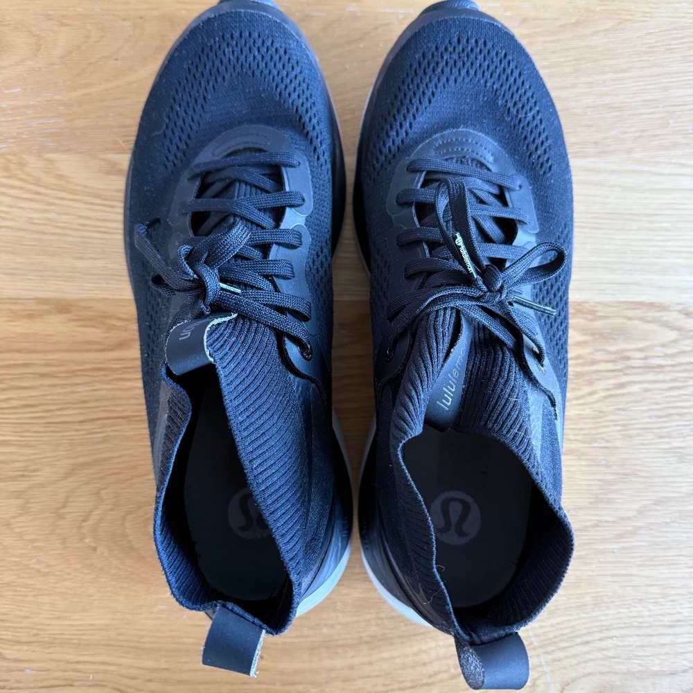 lululemon Women's  Cityverse Athletic Runningsneakers black + white  size 11